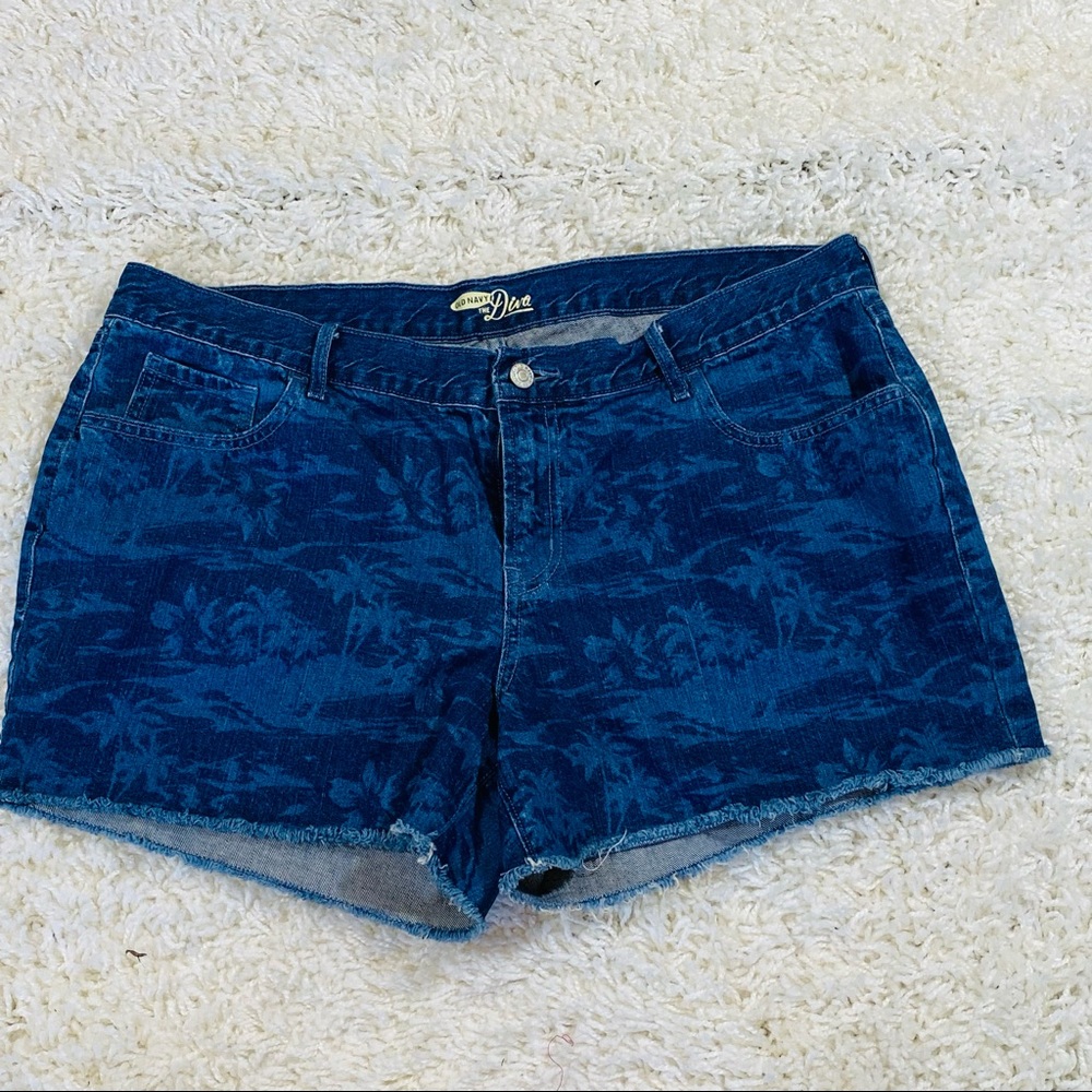 Old navy tropical patterned diva jean shorts